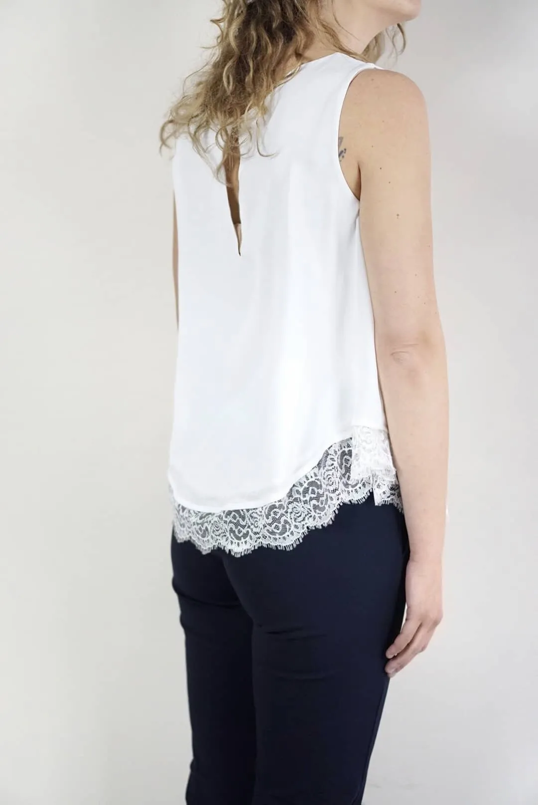 Blusa bianca con pizzo | Carla Montanarini