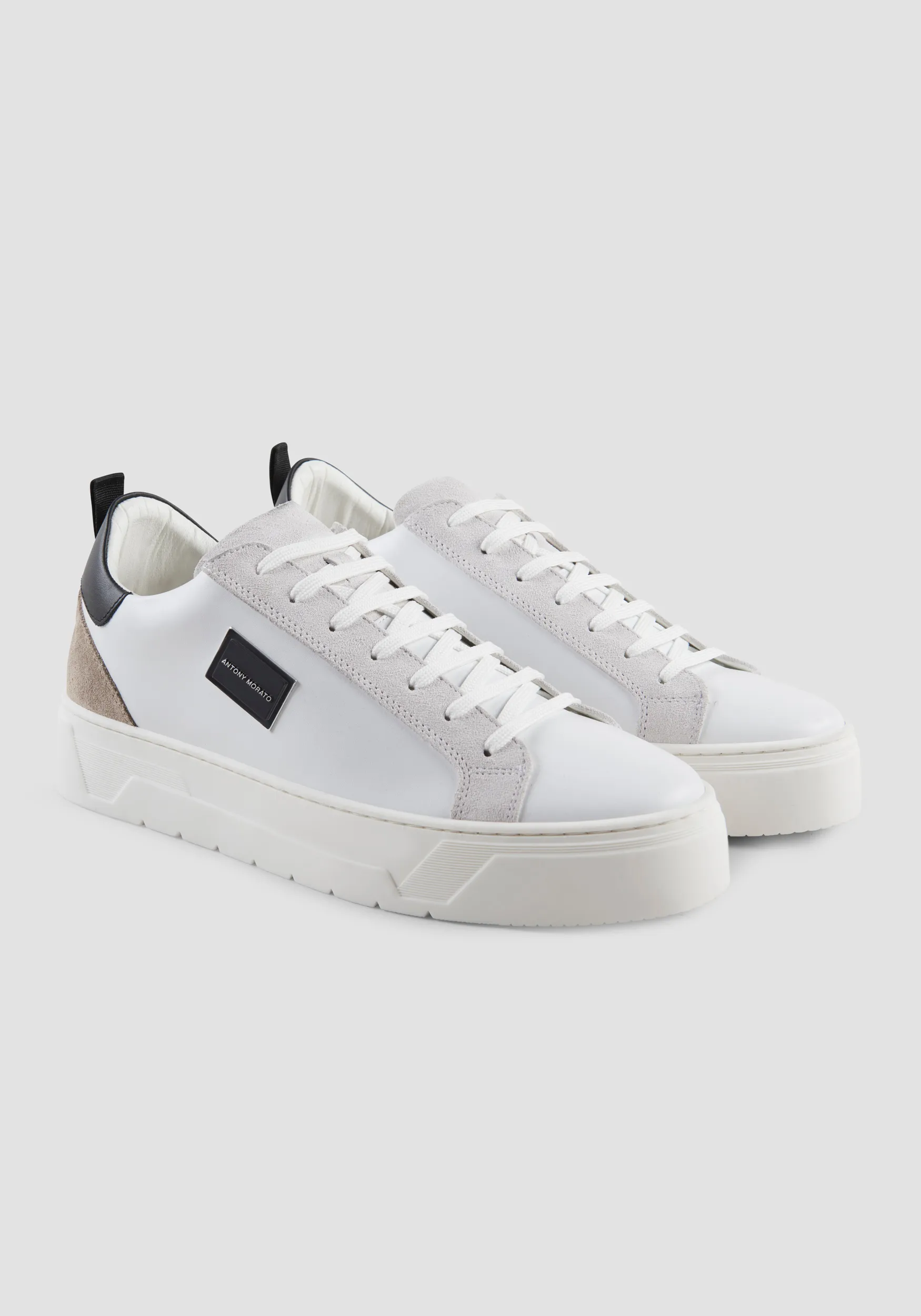 SNEAKER BASSA “METAL BOLD” IN 100% PELLE CON PLACCHETTA IN METALLO